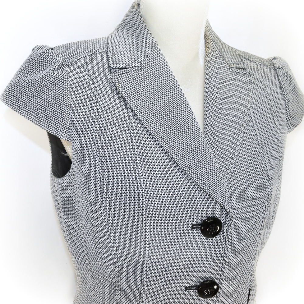 TAHARI Short Sleeve Black & White Textured Blazer - Picture 3 of 6